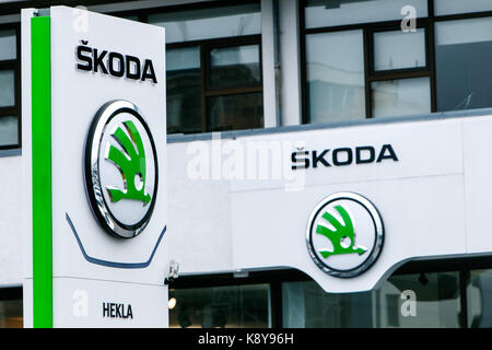 Skoda logo presso una concessionaria Skoda a Reykjavik. Foto Stock