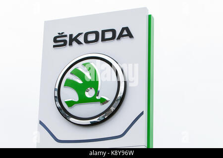 Skoda logo presso una concessionaria Skoda a Reykjavik. Foto Stock