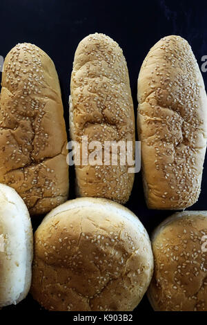 Ciambelle di pane per hamburger o hot dog Foto Stock