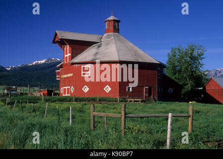 Croce sciabole Ranch Round Barn nella valle Wallowa, Hells Canyon National Scenic Byway, Oregon Foto Stock