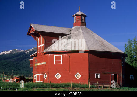 Croce sciabole Ranch Round Barn nella valle Wallowa, Hells Canyon National Scenic Byway, Oregon Foto Stock