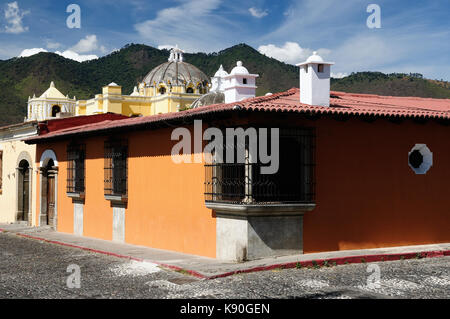 Vista sulla città di Antigua in Guatemala, America centrale Foto Stock