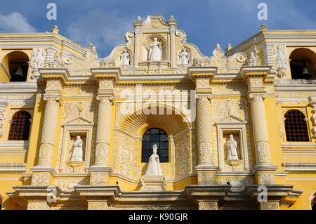 La Merced chiesa nella città di Antigua in Guatemala, America centrale Foto Stock
