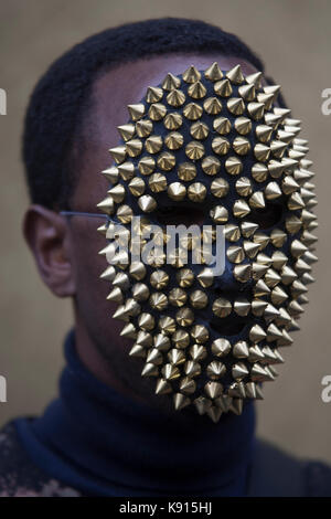 Street style dal giorno 5 di london fashion week, primavera estate 2018, martedì 19 settembre 2017. Foto Stock