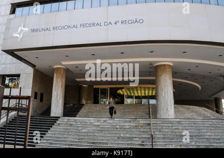 Porto Alegre, Brasile. Xxi Sep, 2017. mst accompagna una versione di prova di polizia che ha ucciso un membro del movimento in un possesso. La prova è iniziata questa mattina (21) a livello federale Corte Regionale della quarta regione. Credito: Omar de Oliveira/fotoarena/alamy live news Foto Stock