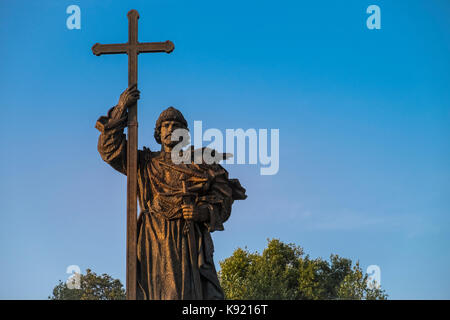 Monumento al principe Vladimiro il Grande, un 24 metri di un alto punto di riferimento statua, Borovitskaya Square, Mosca, Russia Foto Stock