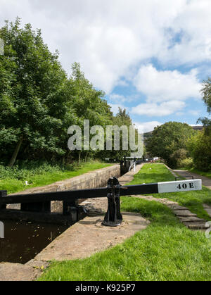 Bloccare 40E, Huddersfield Narrow Canal, Marsden, Huddersfield, West Yorkshire, Inghilterra. Foto Stock