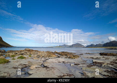 Yttersand spiaggia, situato sulla punta settentrionale di moskenesoy, isole Lofoten in Norvegia Foto Stock