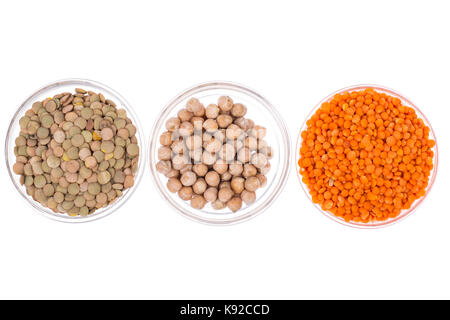 Ceci, lenticchie arancione e verde, isolato su bianco. studio foto Foto Stock