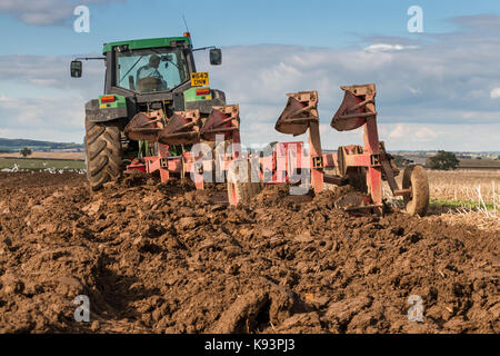 Agricoltura del Regno Unito, aratura a Foxberry Farm, Caldwell, North Yorkshire, Regno Unito Settembre 2017 Foto Stock