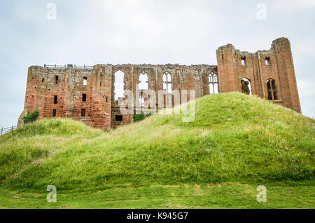 Vista esterna del mantenere medievali del Castello di Kenilworth, Warwickshire. Foto Stock