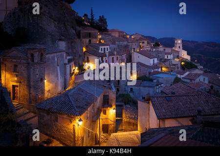 Townscape di Bova, Reggio Calabria, Calabria, Italia. Foto Stock