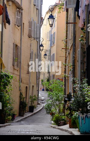 Le strette stradine e vicoli della città vecchia, Marsiglia Provenza, Francia Foto Stock