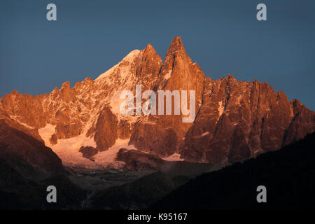 Tramonto sulla Aiguille du dru da LES PRAZ, valle di Chamonix , France Foto Stock