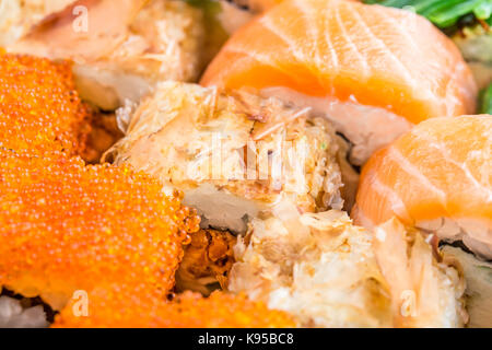 Rotoli di sushi vicino fino Foto Stock