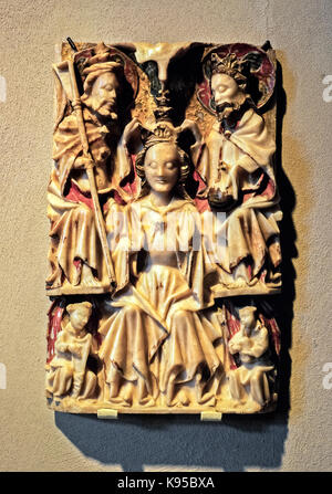 Italia medievale arte sacre - frammento di ancona con l' Incoronazione della Vergine seconda metà del XV secolo - dipinto di alabastro Foto Stock
