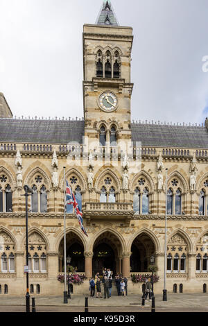 Northampton Guildhall costruito intorno al 1860 dall'architetto Edward Godwin in stile neo-gotico; l'Inghilterra, Regno Unito Foto Stock