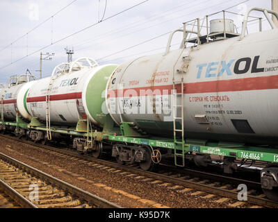 Borisyl, Ucraina - 18 settembre 2017: il treno dai serbatoi con gas liquefatto viene inviato a Kiev Foto Stock