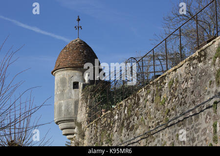 Torretta angolare sui bastioni della città fortificata di Avallon, Yonne, Borgogna, Francia Foto Stock