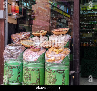 Erbe aromatiche e spezie in marrakech marocco Foto Stock