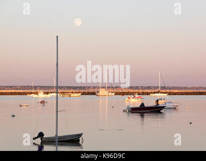 Porto barche al tramonto in a Provincetown, Massachusetts, Cape Cod, Stati Uniti. Foto Stock