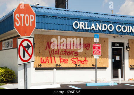 Nessun segno sconfinamenti su una moneta e metalli preziosi store prima dell uragano Irma, Pine Castle, Florida, un sobborgo di Orlando. Foto Stock