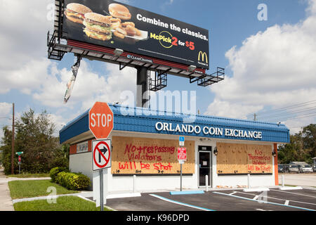 Nessun segno sconfinamenti su una moneta e metalli preziosi store prima dell uragano Irma, Pine Castle, Florida, un sobborgo di Orlando. Foto Stock