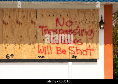 Nessun segno sconfinamenti su una moneta e metalli preziosi store prima dell uragano Irma, Pine Castle, Florida, un sobborgo di Orlando. Foto Stock