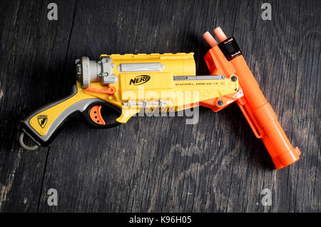 Nerf dart pistola e proiettili di schiuma Foto Stock