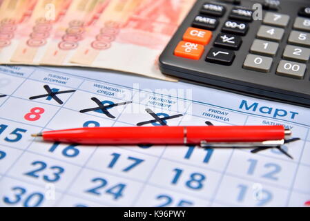 Il calcolo della calcolatrice e penna di registrazione costo regali di natale su marzo 8. business still life Foto Stock