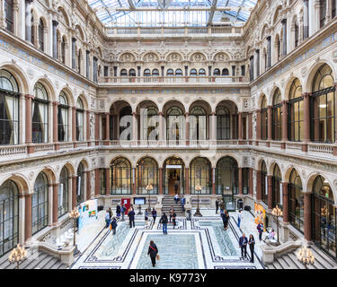 Il Durbar Corte presso l'ex ufficio di India, British Foreign and Commonwealth Office, Westminster, London, England, Regno Unito Foto Stock