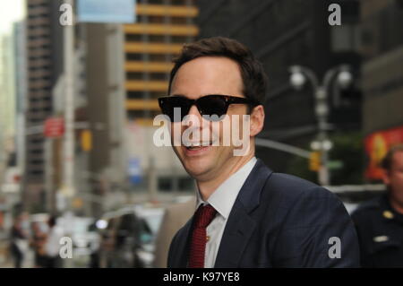 Jim parsons sorridente al di fuori del late show. Foto Stock