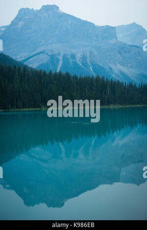 Vista del bellissimo lago Foto Stock