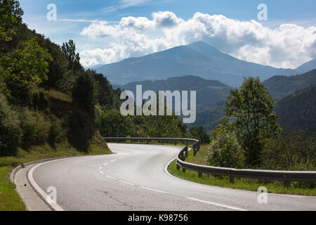 Valle di Tena nella catena montuosa dei Pirenei aragonesi, Pirenei catalani, Spagna, Europa Foto Stock