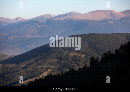 Valle di Tena nella catena montuosa dei Pirenei aragonesi, Pirenei catalani, Spagna, Europa Foto Stock