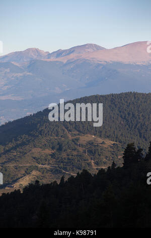 Valle di Tena nella catena montuosa dei Pirenei aragonesi, Pirenei catalani, Spagna, Europa Foto Stock