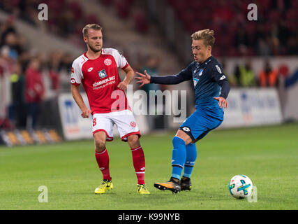 Daniel brosinski (Magonza), Felix passlack (hoffenheim), 20 settembre 2017 - CALCIO : tedesco 'bundesliga' match tra 1. FSV Mainz 05 2-3 tsg 1899 hoffenheim a opel arena in Mainz, Germania. (Foto di Maurizio borsari/aflo) Foto Stock