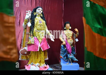 Calcutta, India. 22 settembre, 2017. incredibile india. una puja pandal addobbate con dee durga idolo prima festival indù durgapuja. durgapuja un carnevale internazionale e di festa inizierà il 26 settembre 2017. Credito: rupa ghosh/alamy live news. Foto Stock