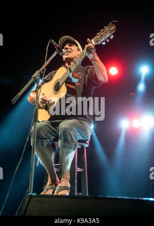 https://l450v.alamy.com/450vit/k9a3a5/atene-grecia-xxii-sett-2017-musicista-spagnolo-manu-chao-esegue-in-un-concerto-aperto-ad-atene-il-22-settembre-2017-in-solidarieta-con-i-29-anni-studente-irianna-chi-e-stato-condannato-su-prove-ambigue-di-essere-un-membro-della-cospirazione-delle-cellule-di-fuoco-gruppo-anarchico-elias-verdi-alamy-live-news-k9a3a5.jpg