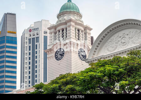 Il quartiere centrale degli affari di Singapore con concert hall di clock tower Foto Stock