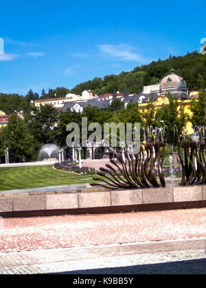 Fontana Cantante in piccole della Boemia occidentale cittadina termale di Marianske Lazne (Marienbad) - Repubblica ceca Foto Stock