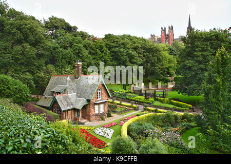 Casa idilliaco presso i giardini di Princes Street, Edimburgo. Scozia. Foto Stock