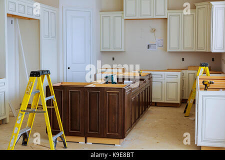 Interior design costruzione di una cucina con fornello estrattore cofano Foto Stock