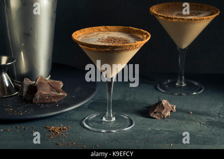 Boozy dessert cioccolato martini con cacao e la vodka Foto Stock