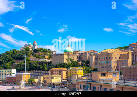 Vista della città di Ancona dal porto, Italia Foto Stock