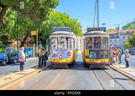 Tram 28 lisbona Foto Stock