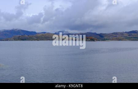 Guardando lungo il loch ailort glenuig al suono del moidart arisaig un861 Fort William highlands scozzesi Foto Stock