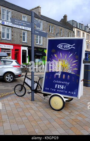 Fish bar annuncio su una bicicletta a Oban - Scozia uk Foto Stock