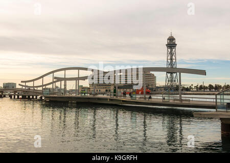 Barcellona - MAR 1: Sunrise presso il porto di Barcellona il 1 marzo 2017 in Catalogna, Spagna. Nella foto, la Ramblas sul mare, il World Trade Center Foto Stock