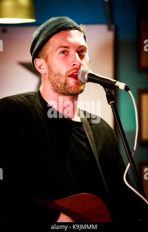 Matt Lino il fattore X, cantautore, Performing Live © Clarissa Debenham / Alamy Foto Stock